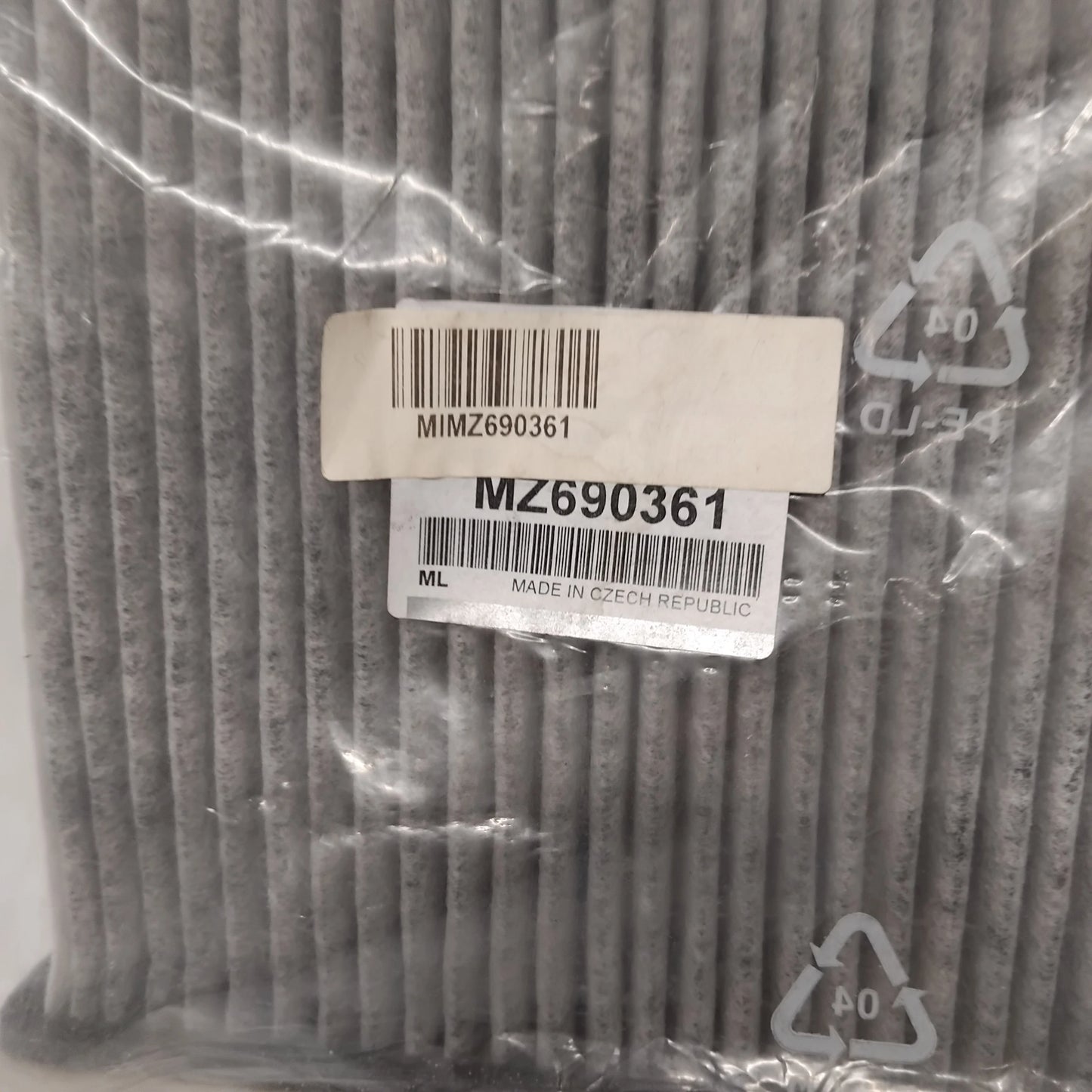 Genuine Mitsubishi Air Refresher Assy | MZ690361