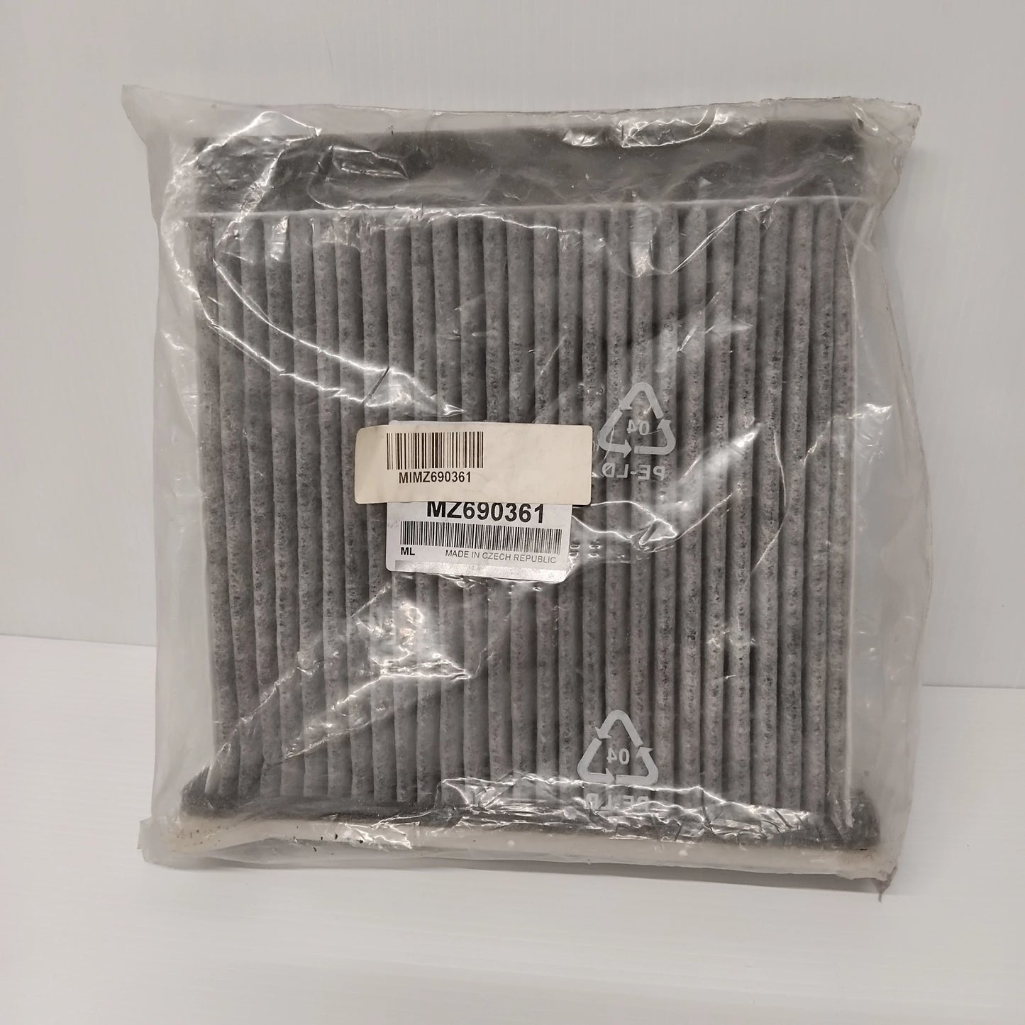 Genuine Mitsubishi Air Refresher Assy | MZ690361