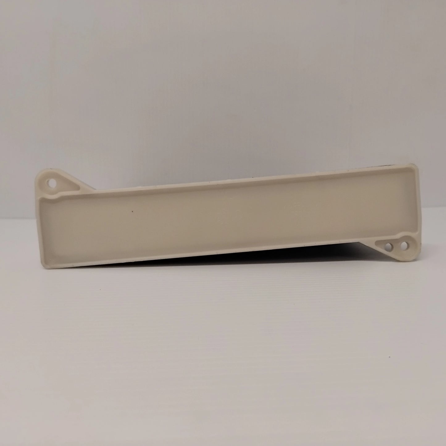 Genuine Mitsubishi Air Refresher Assy | MZ690361