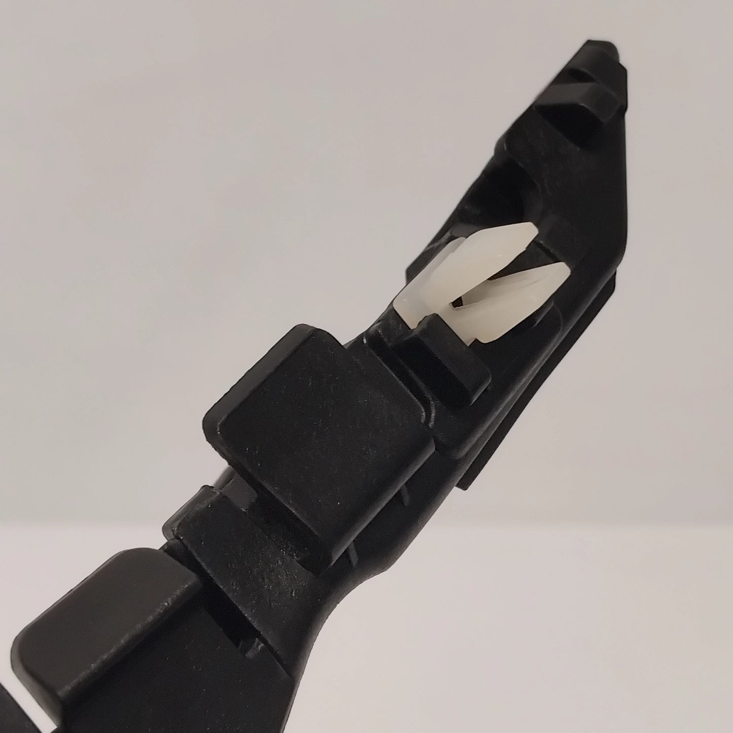 Genuine Front Left Fender Bracket - Kia Sorento 2012-2014 | 865132P500