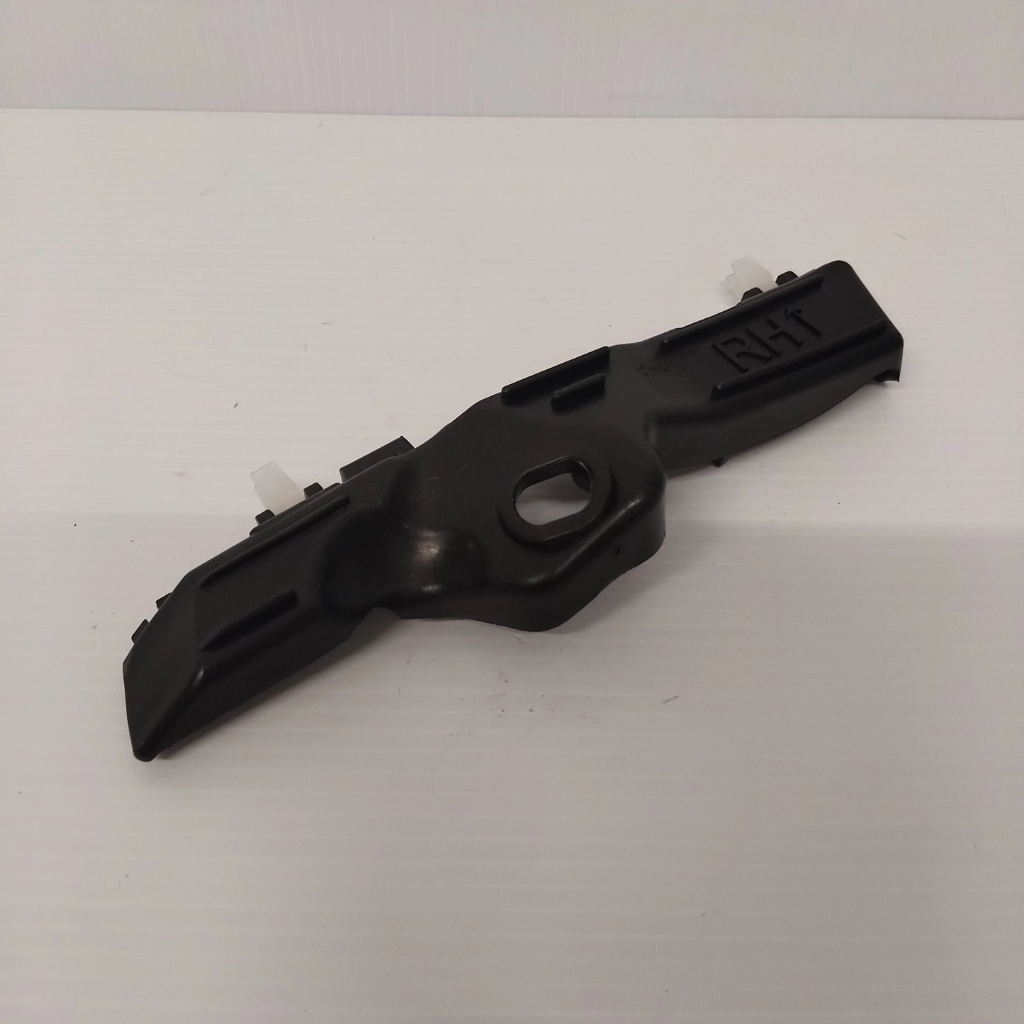 Genuine Front Right Fender Bracket - Kia Sorento 2012-2014 | 865142P500