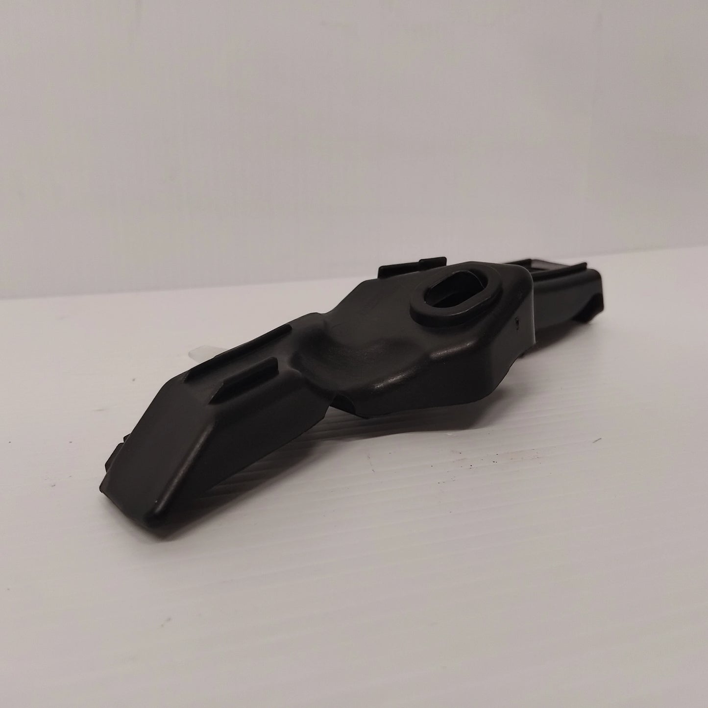 Genuine Front Right Fender Bracket - Kia Sorento 2012-2014 | 865142P500