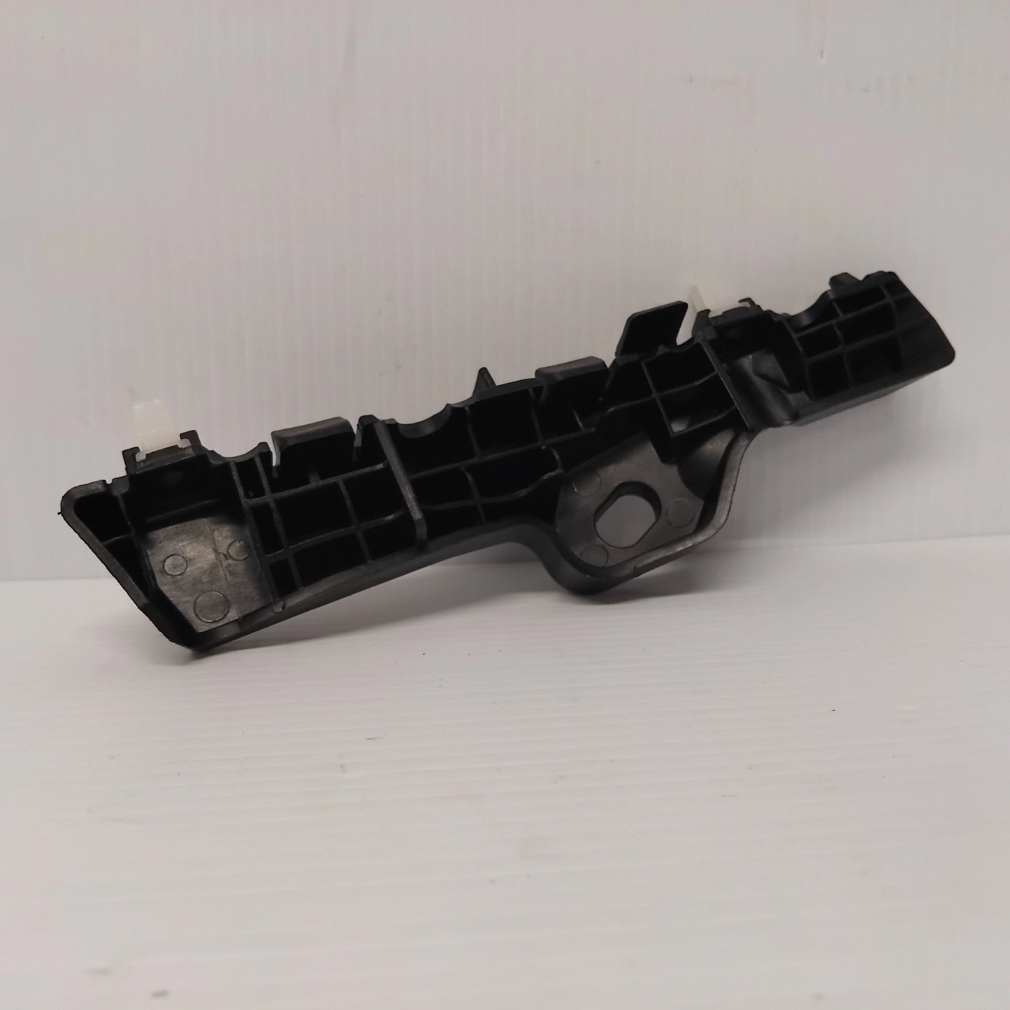 Genuine Front Right Fender Bracket - Kia Sorento 2012-2014 | 865142P500