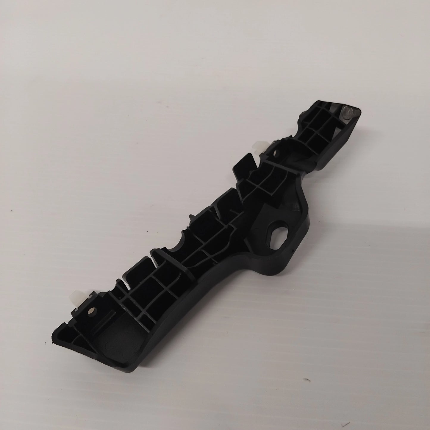 Genuine Front Right Fender Bracket - Kia Sorento 2012-2014 | 865142P500
