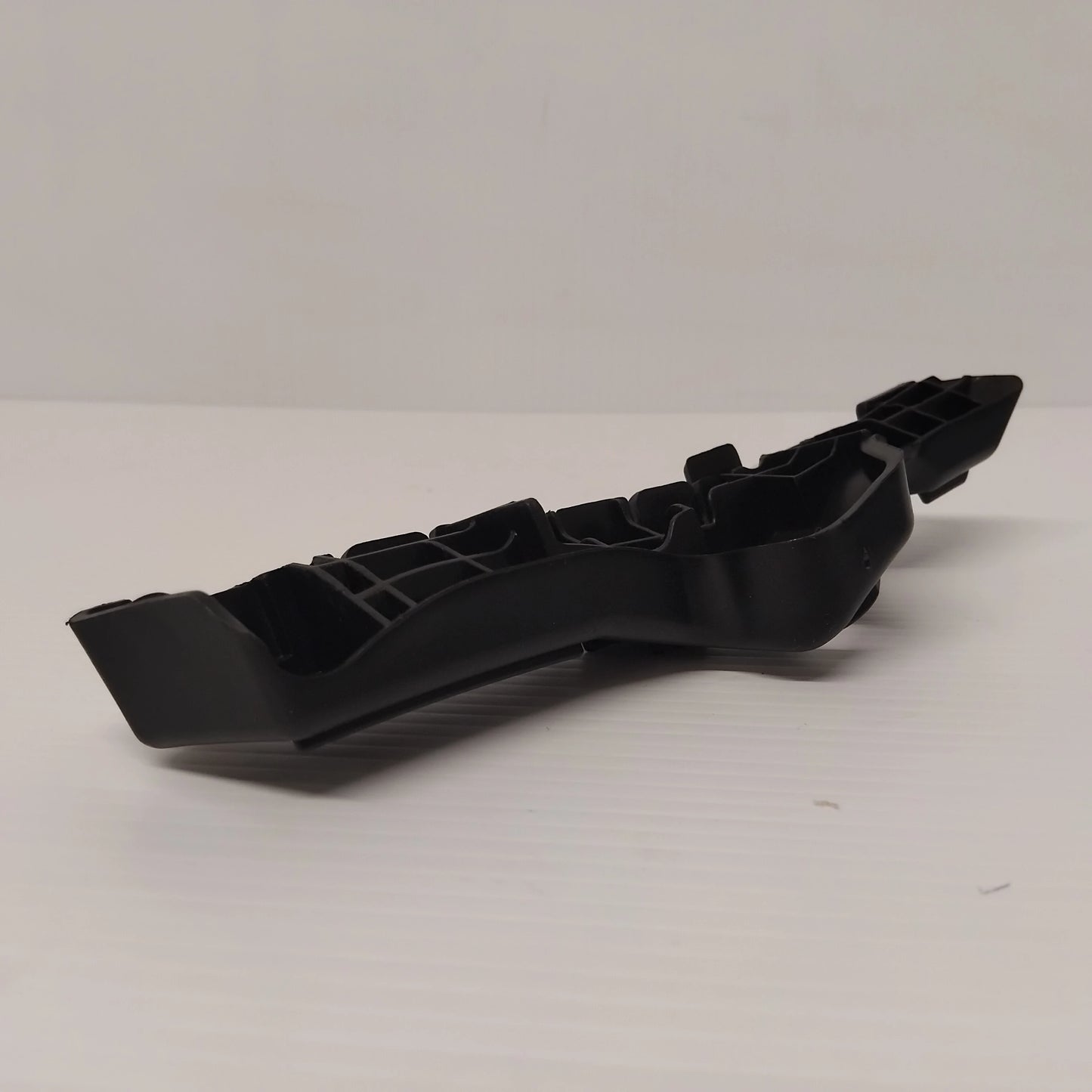Genuine Front Right Fender Bracket - Kia Sorento 2012-2014 | 865142P500
