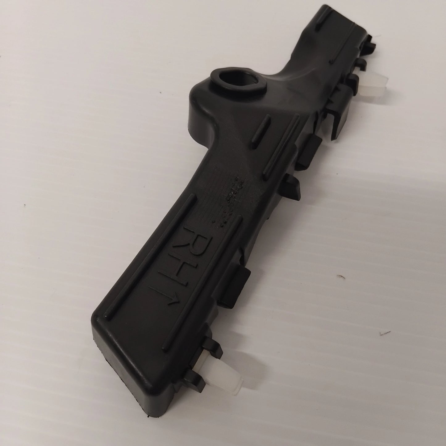 Genuine Front Right Fender Bracket - Kia Sorento 2012-2014 | 865142P500