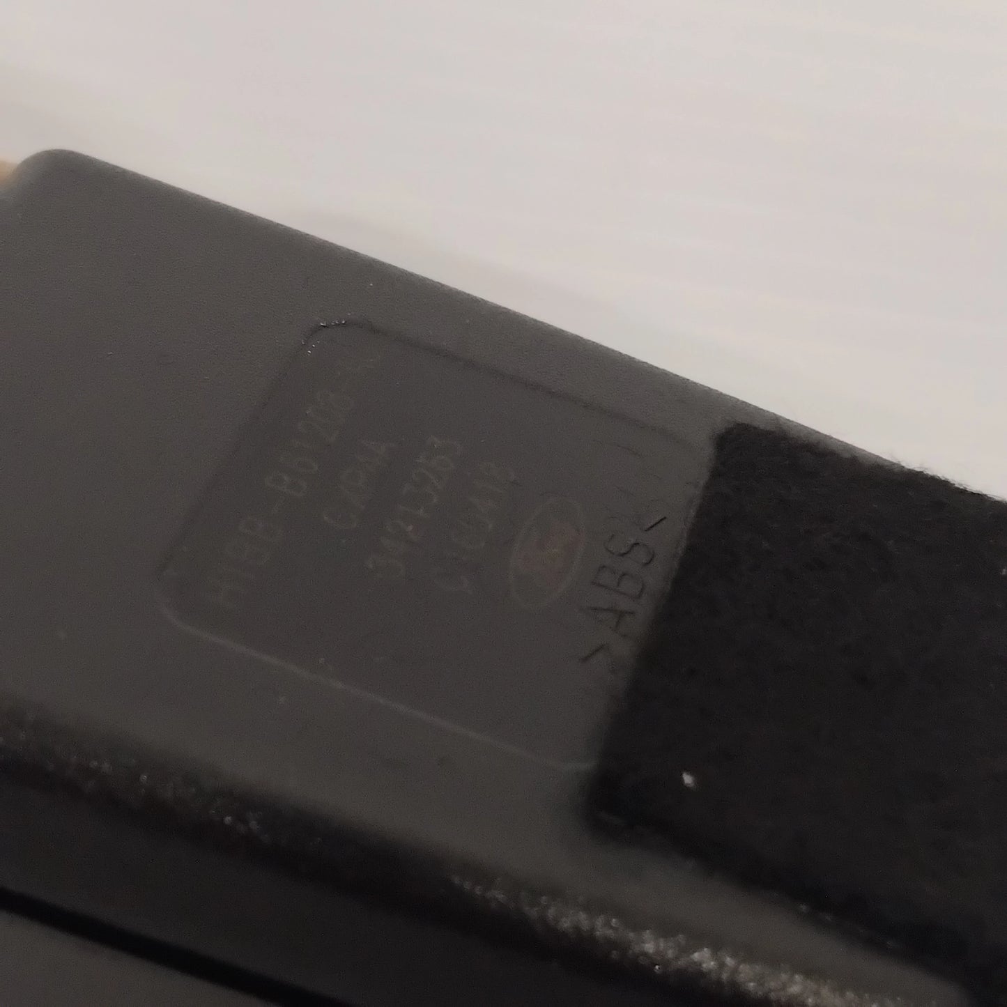 Genuine Front Left Seat Belt Buckle - Ford Fiesta 2017-2023 | 2164114