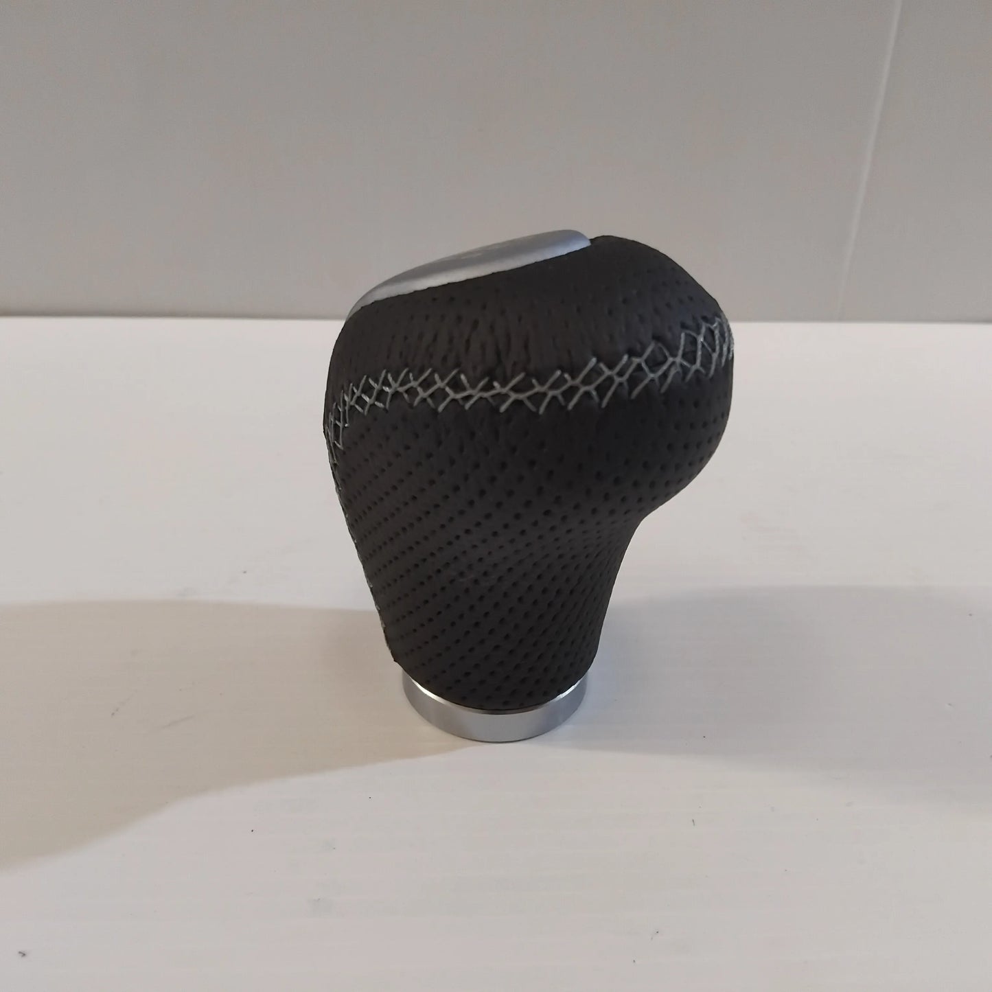 Genuine Leather Gear Knob (5 Speed) - Suzuki Vitara - Black And Blue | 990E0-54P36-BLU