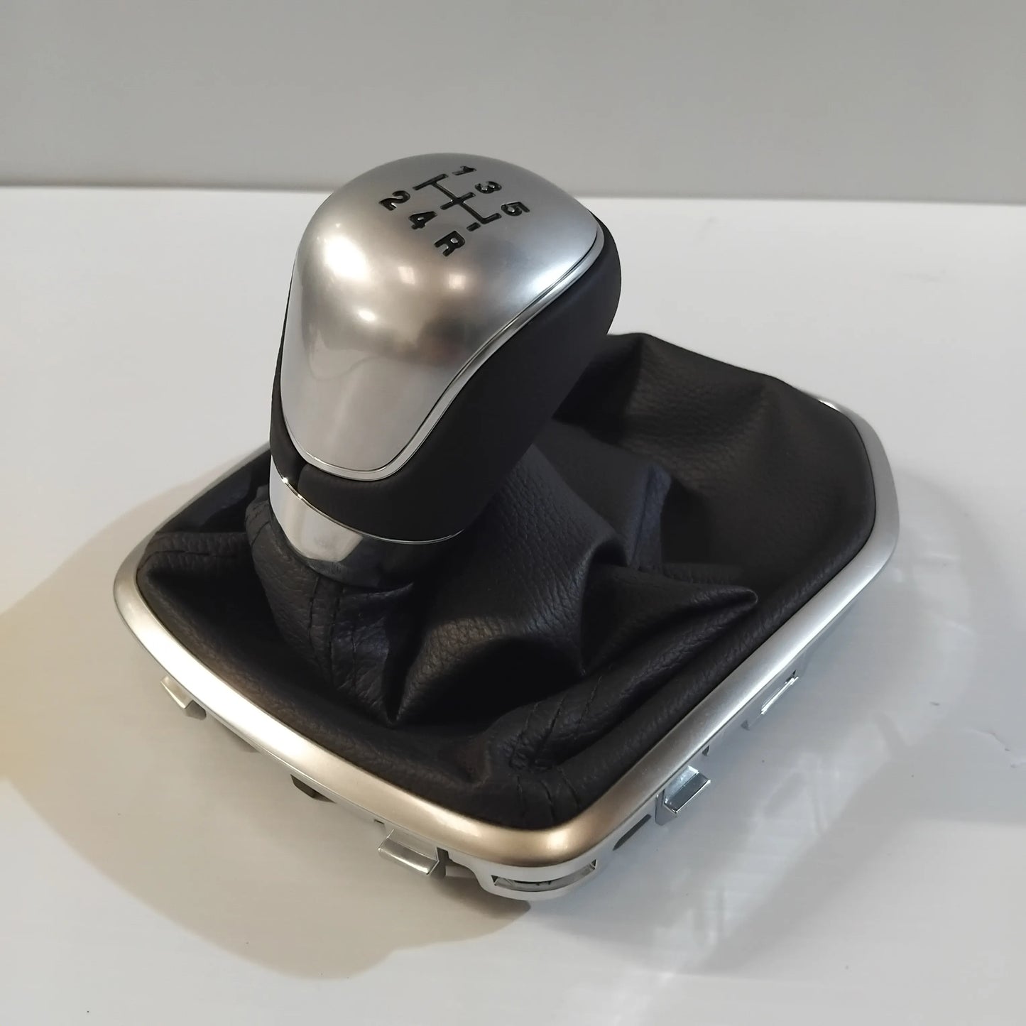 Genuine Gear Knob and Gaiter - Satin Chrome - Ford Fiesta 2013-2019 | 2032472