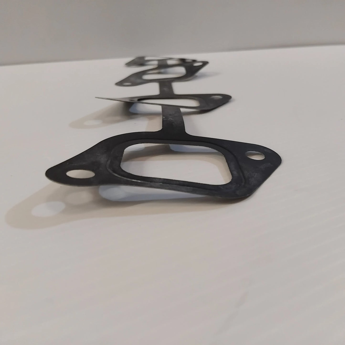 Genuine Manifold Intake Gasket - Ford Transit 1985-2000 2.5 Diesel | 1049570