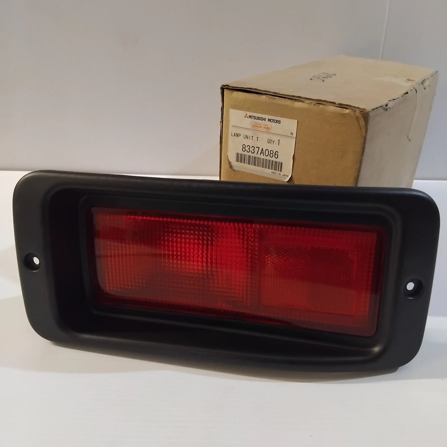 Genuine Mitsubishi Lamp Unit,Tail,Rh | 8337A086