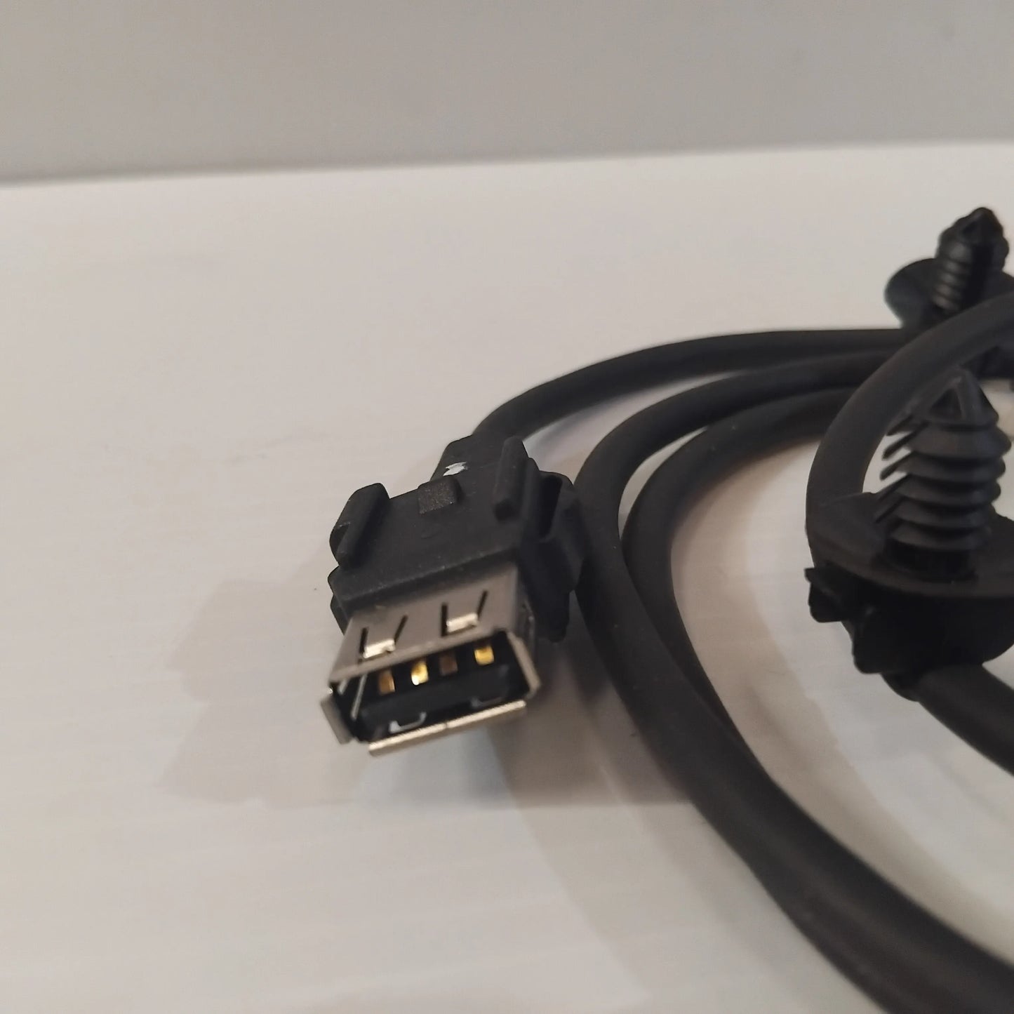 Genuine Centre Console USB Cable - Ford Focus 2011-2015 | 1820616
