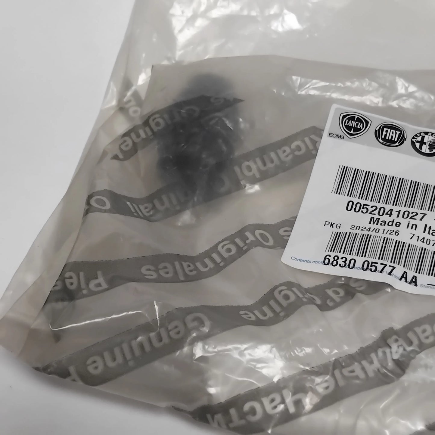 Genuine Tailgate Rubber Pad - Fiat 500X / Alfa Romeo Stelvio | 52041027