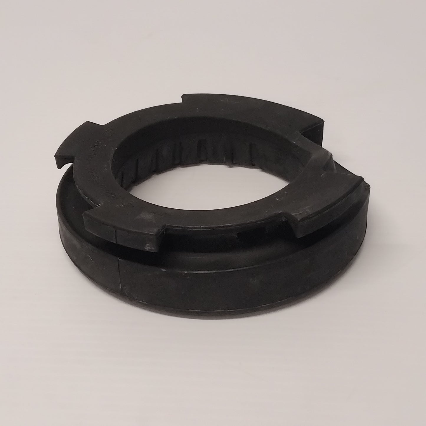 Genuine Rear Suspension Strut Upper Pad - Kia Rio 2011-2017 | 553311W000