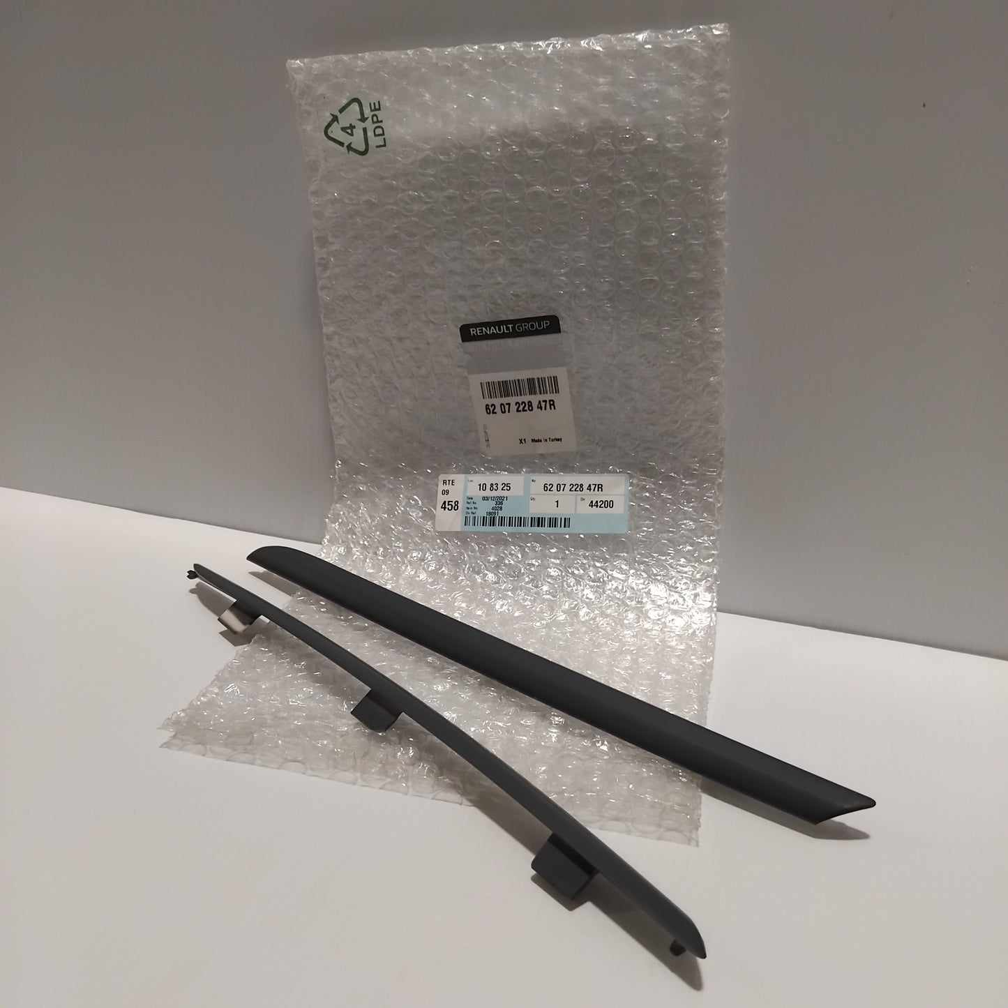 Genuine Renault Kit-Trim Fr Bumpe | 62 07 228 47R