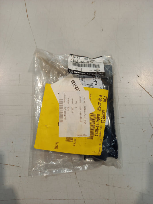Genuine Mazda Bracket(R),Cros | DA6A34H25A