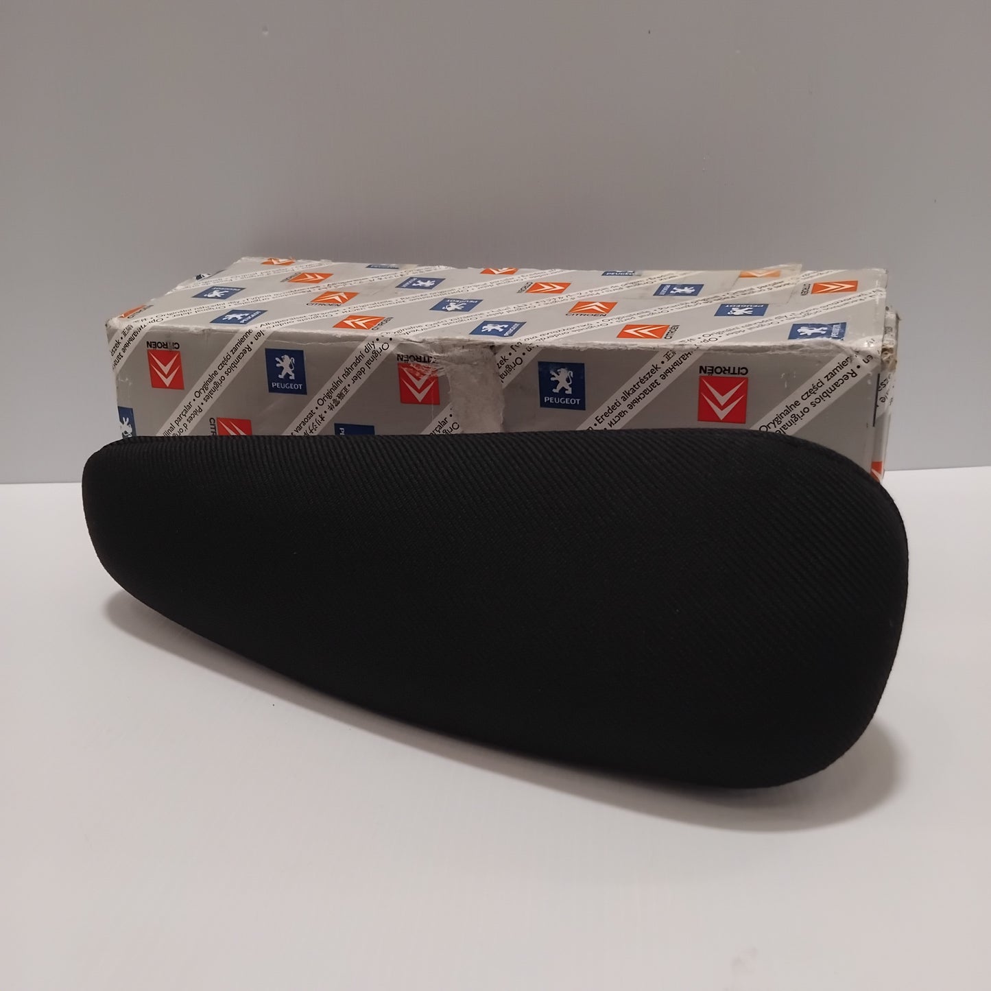 Genuine Peugeot Armrest | 883004