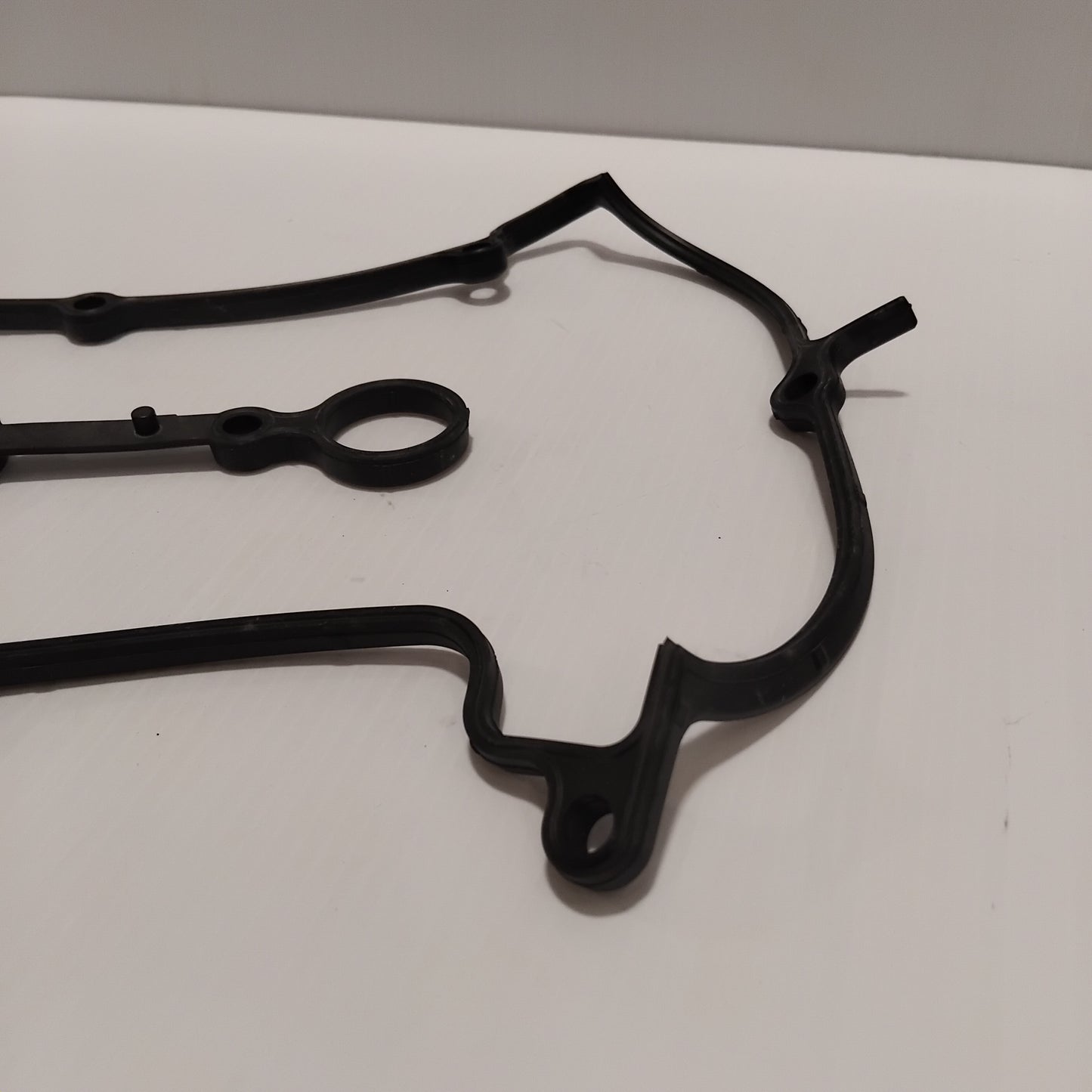 Genuine Ford Gasket - Valve Rocker Arm Cover | 3992585