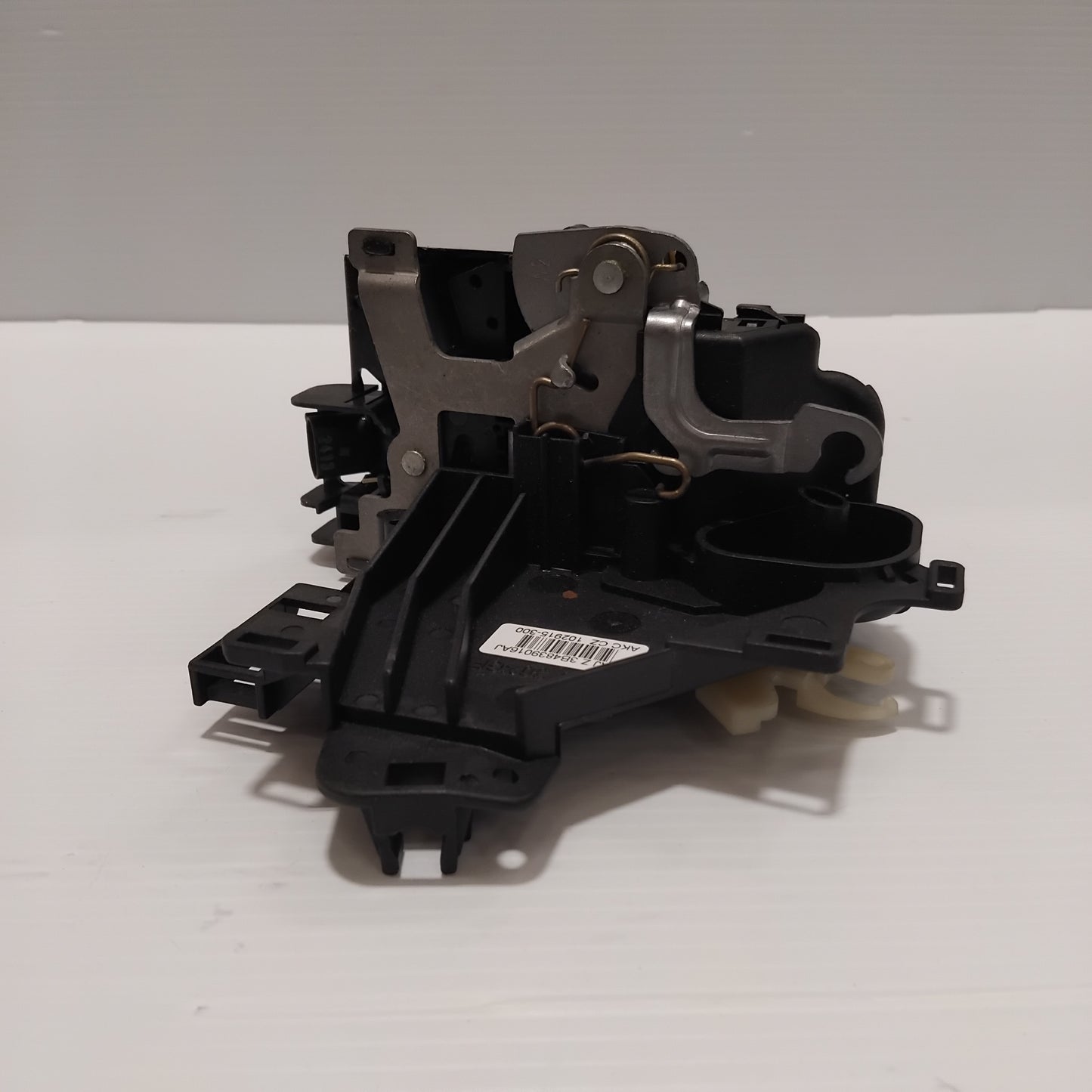 Genuine SEAT Latch | 3B4839016AJ