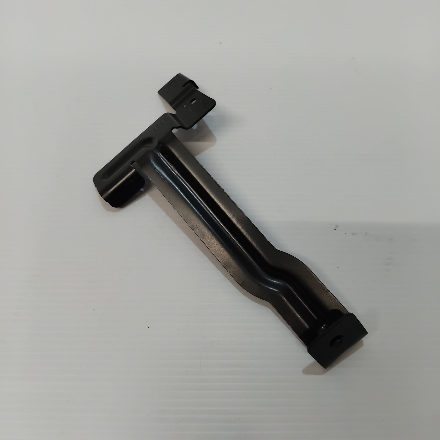 Genuine Rear Right Bumper Bracket - Ford Kuga 2020- | 2491144