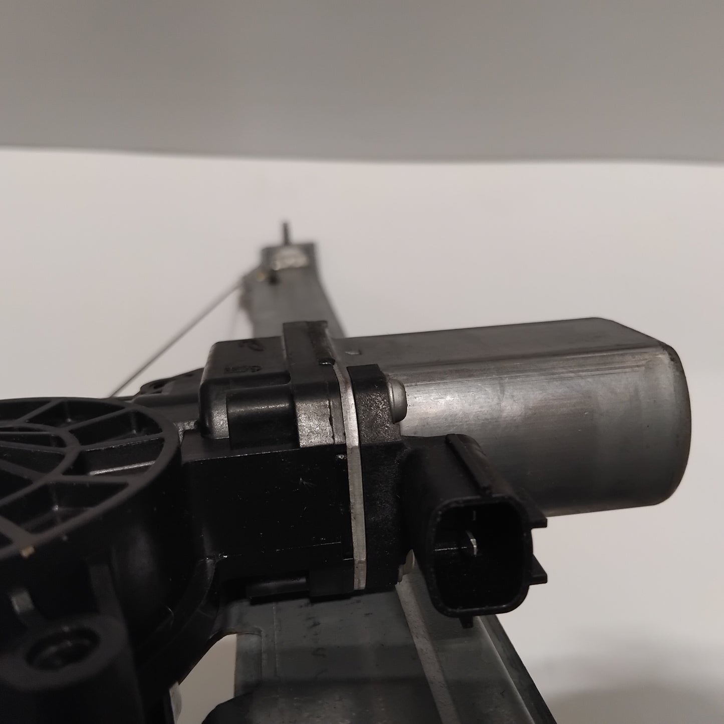 Genuine Front Right Window Regulator - Renault Trafic 2014-2024 | 80 72 075 38R