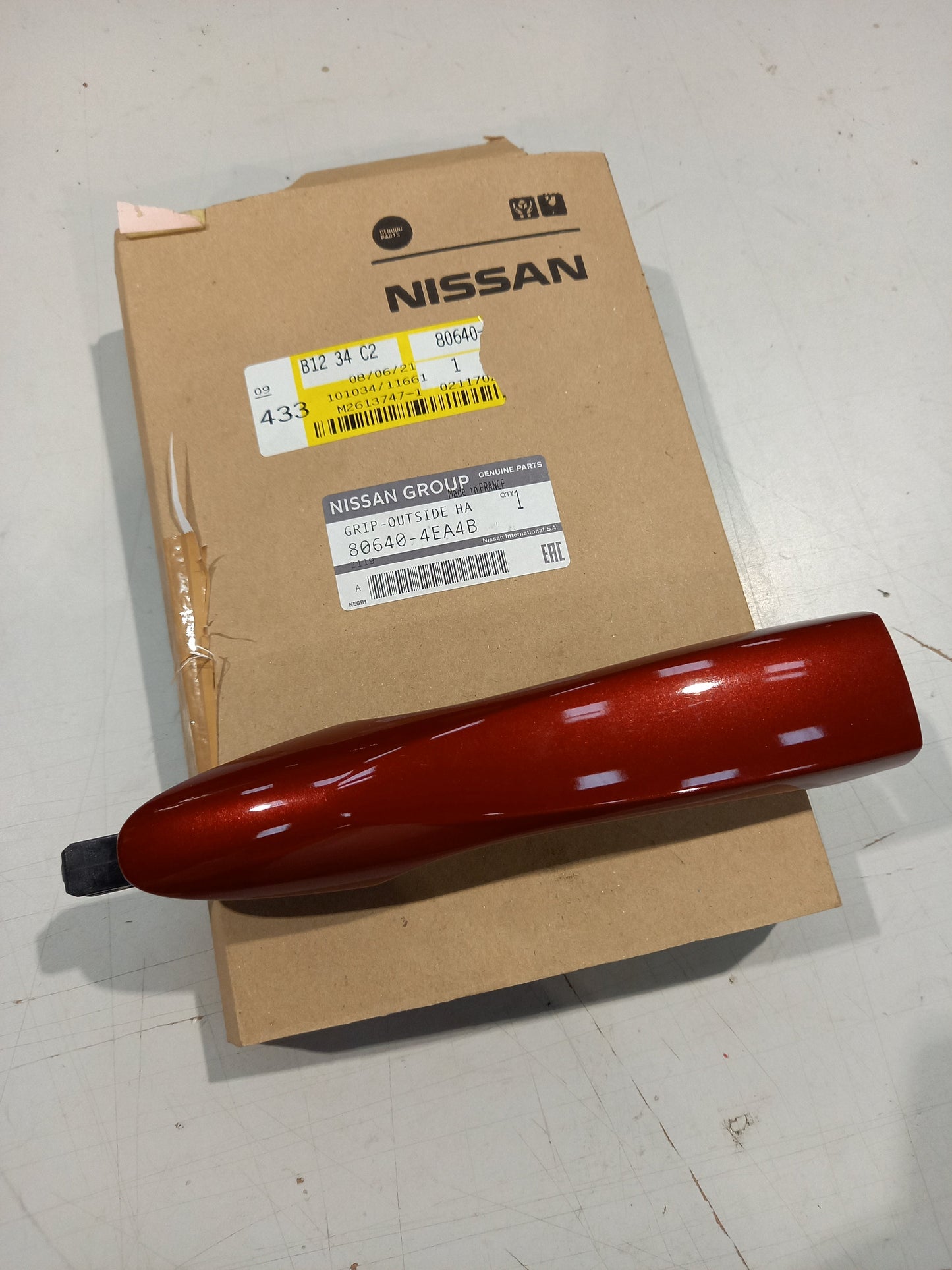 Genuine Nissan Grip-Outside Ha | 806404EA4B