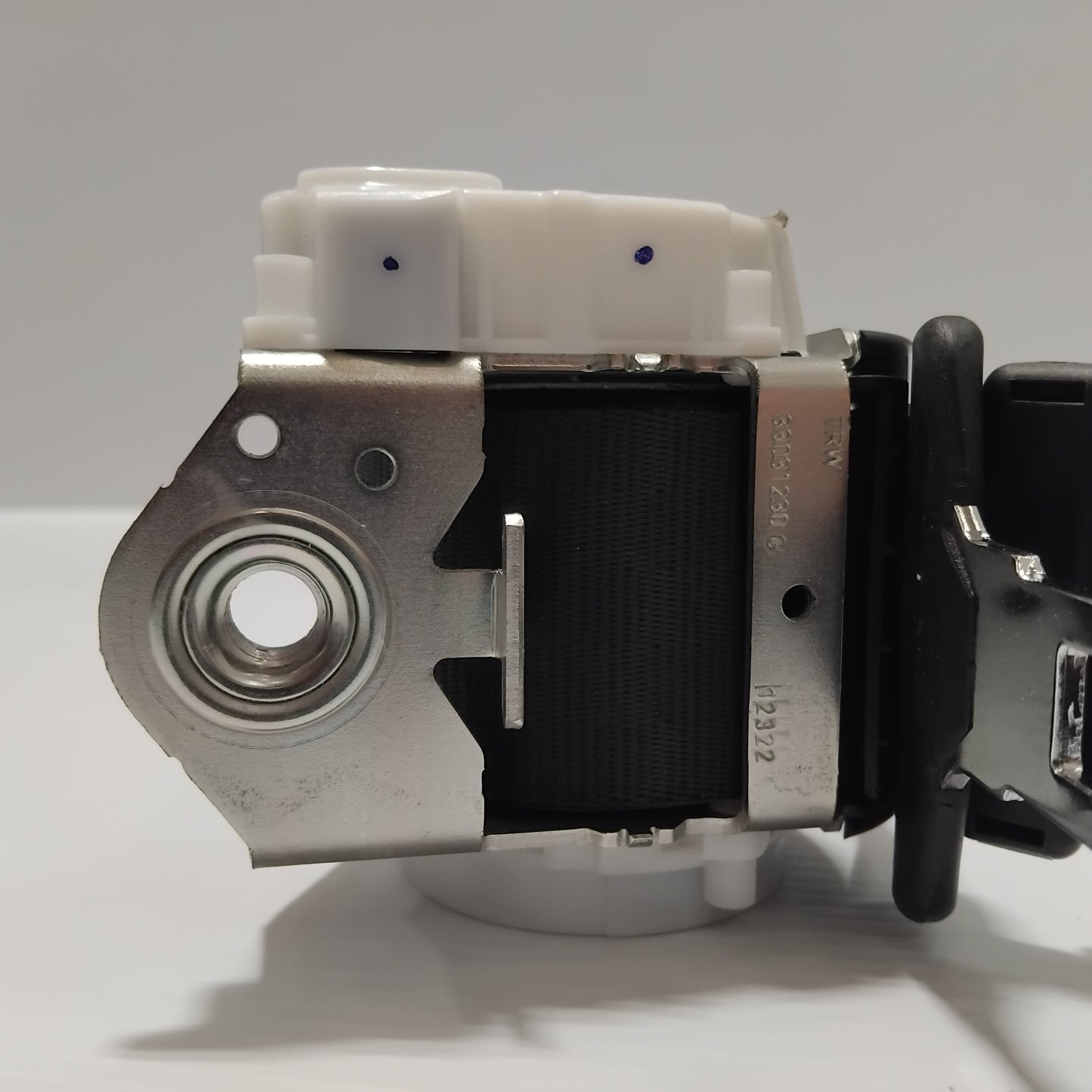 Genuine Rear Middle Seat Belt - Jeep Renegade 2014-Onwards | 735598099