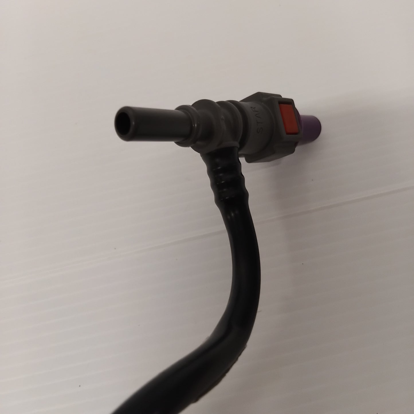 Genuine Fuel Feed Pipe - Vauxhall Movano B 2.3 Diesel | 95530342