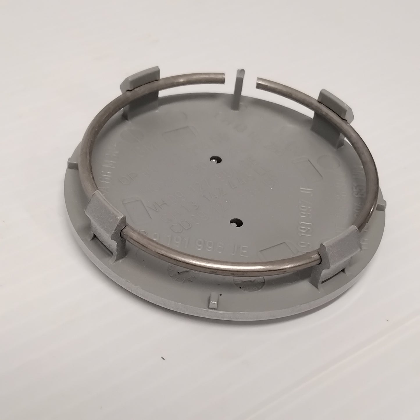 1x Genuine Silver Wheel Hub Cover - Vauxhall Zafria / Vectra / Corsa | 13204651