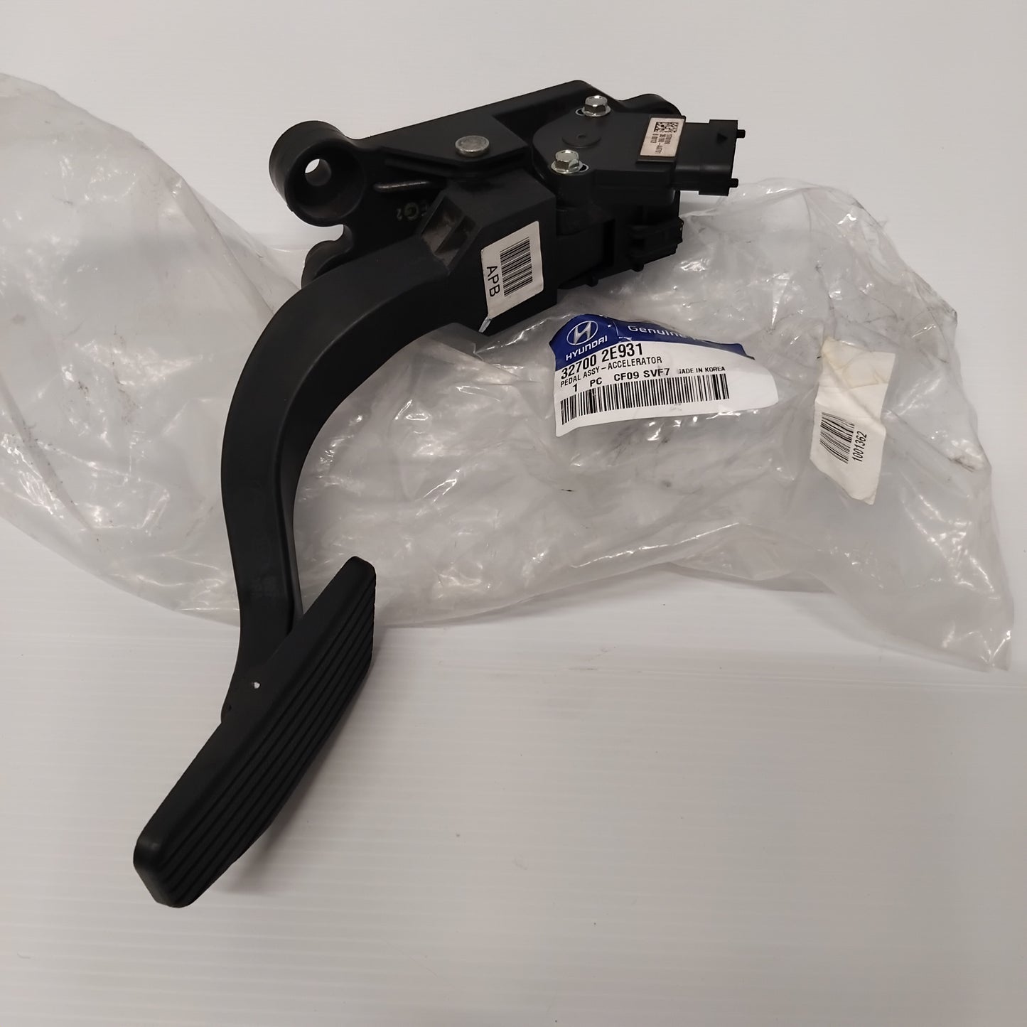 Genuine Hyundai Pedal Assy-Accelerat | 327002E931