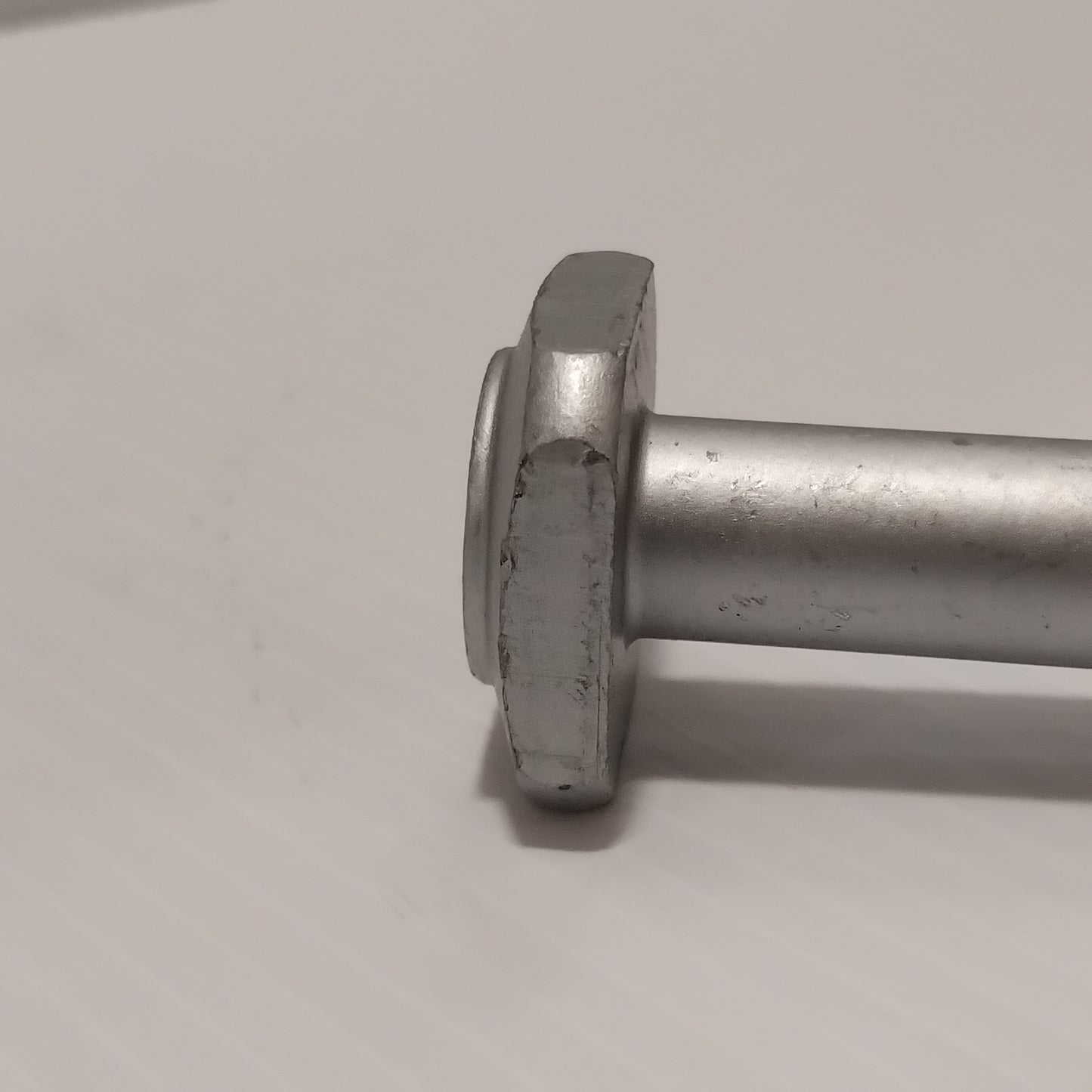 Genuine Rear Suspension Rod Screw - Alfa Romeo 147 / 156 / GT | 60656519