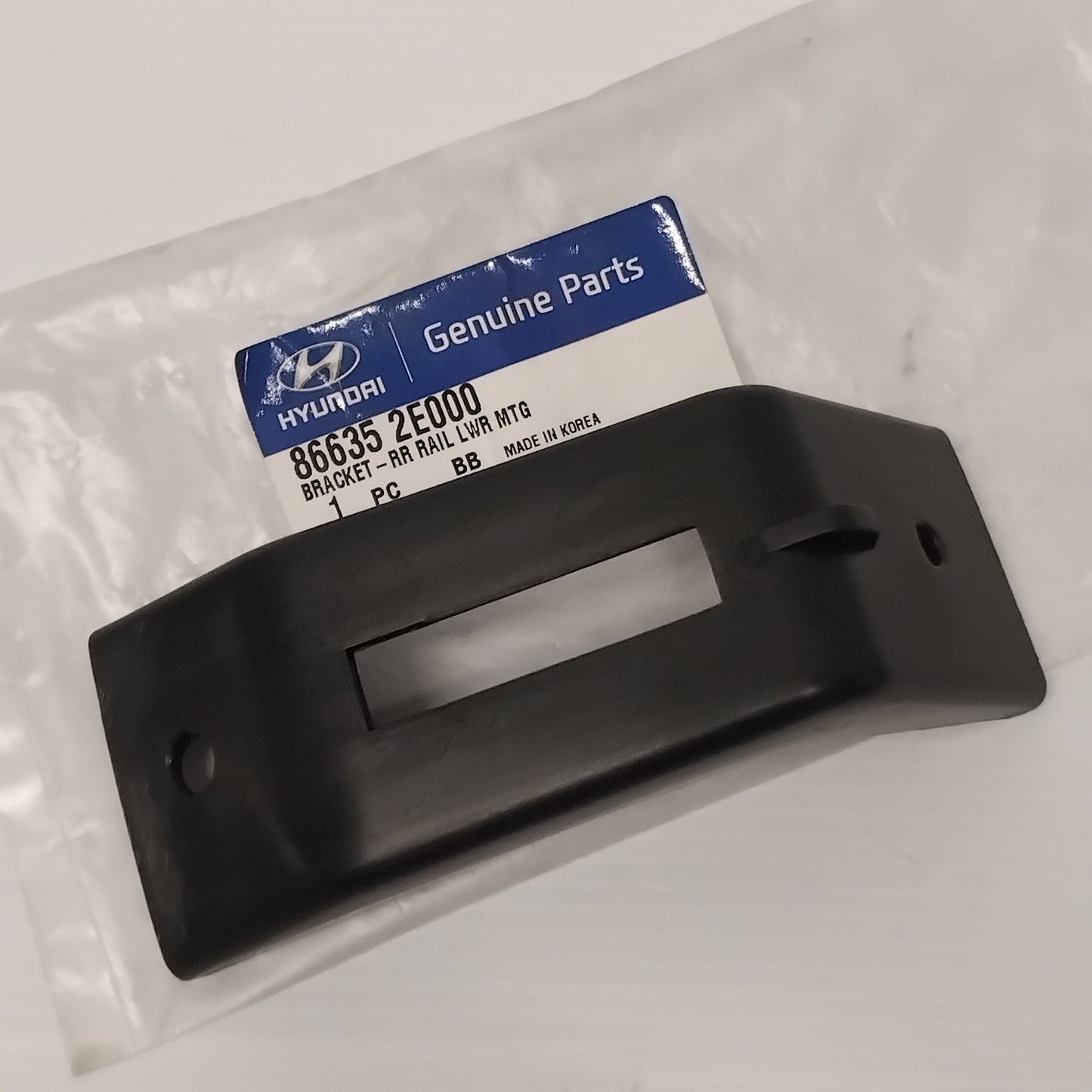 Genuine Hyundai Bracket-Rr Rail Lwr | 866352E000