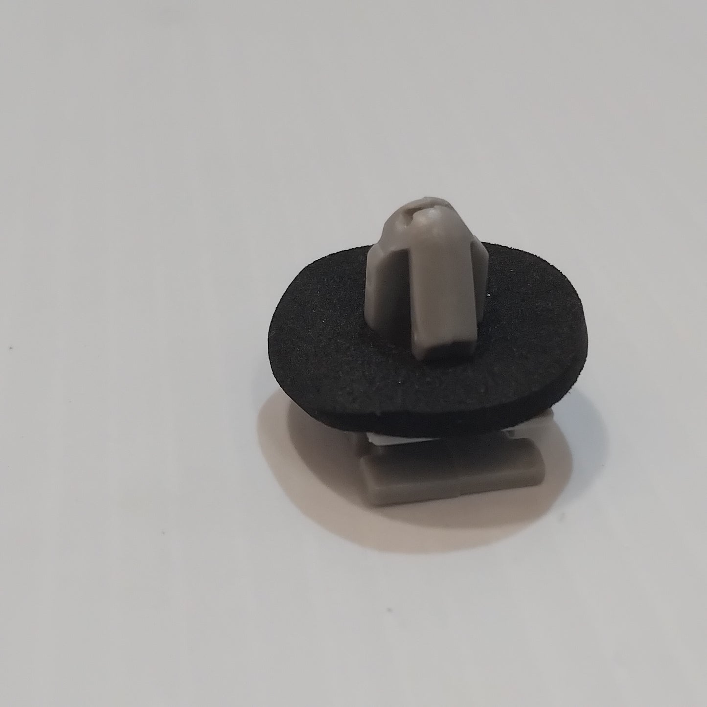 Genuine Body Rocker Moulding Pin - Ford KA 2018-2019 | 2251480