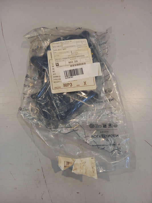 Genuine SEAT Cap | 1P0941607