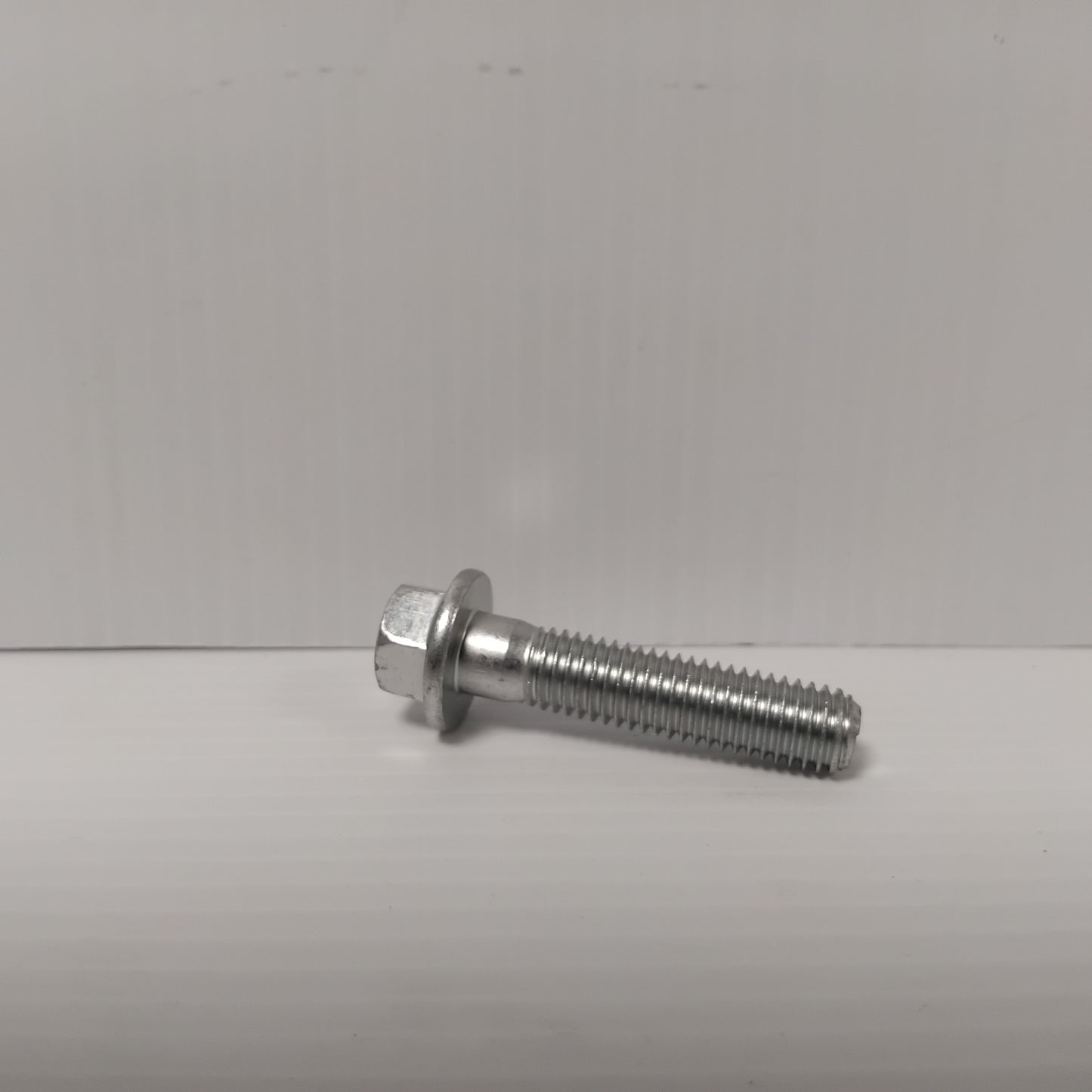 1x Genuine M10 X 45 Gearbox Bolt - Ford KA / Mondeo / Kuga / Fiesta | 5048564