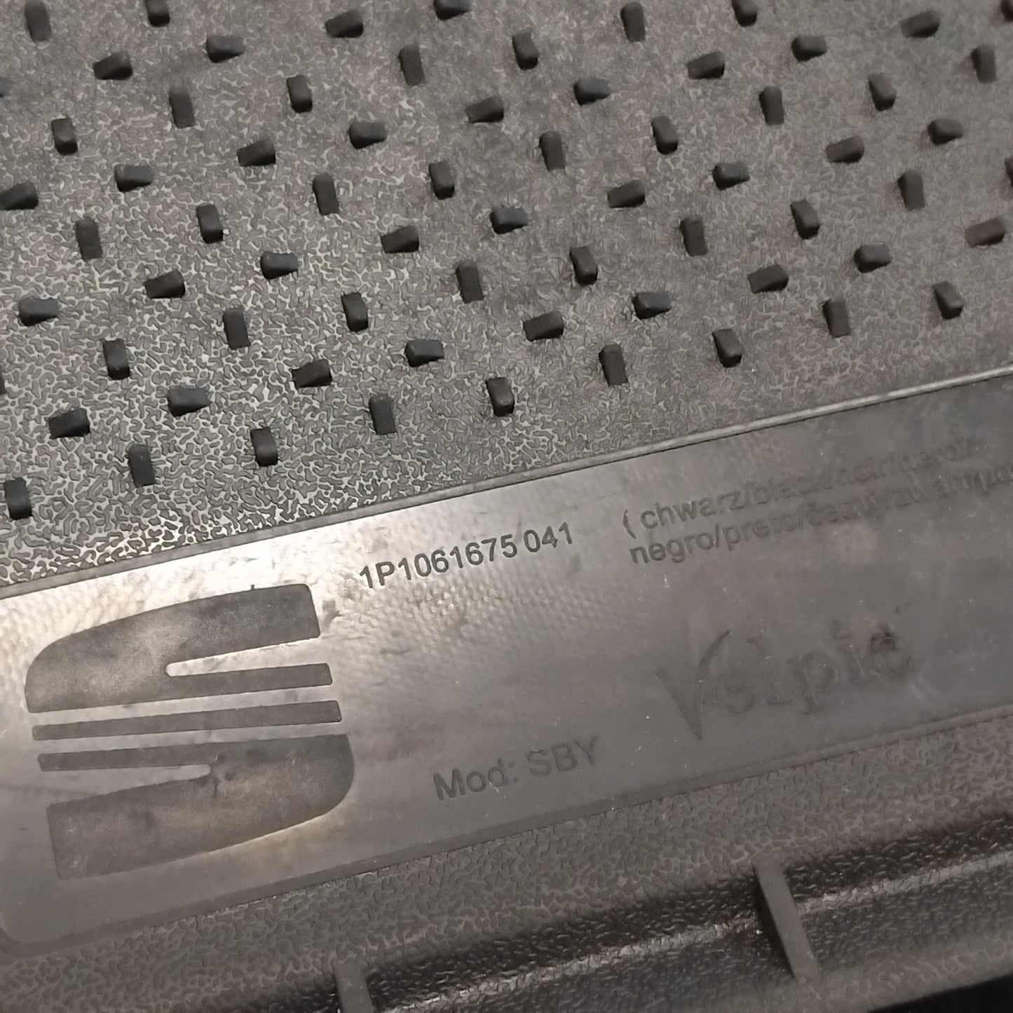Genuine SEAT Foot Mat | 1P1061675041