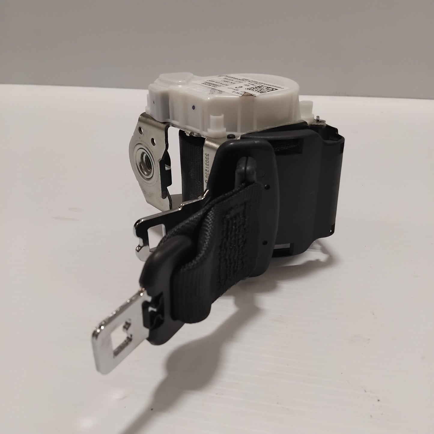 Genuine Rear Middle Seat Belt - Jeep Renegade 2014-Onwards | 735598099