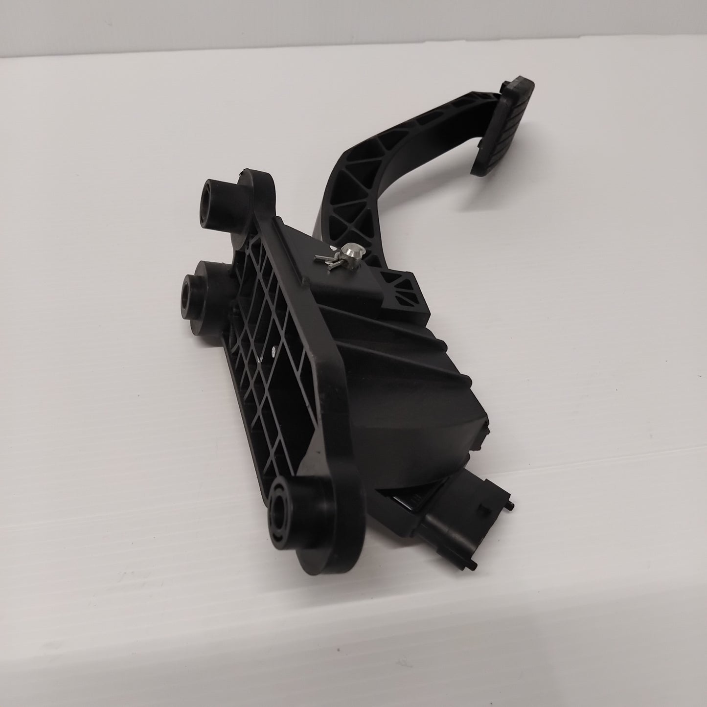 Genuine Hyundai Pedal Assy-Accelerat | 327002E931