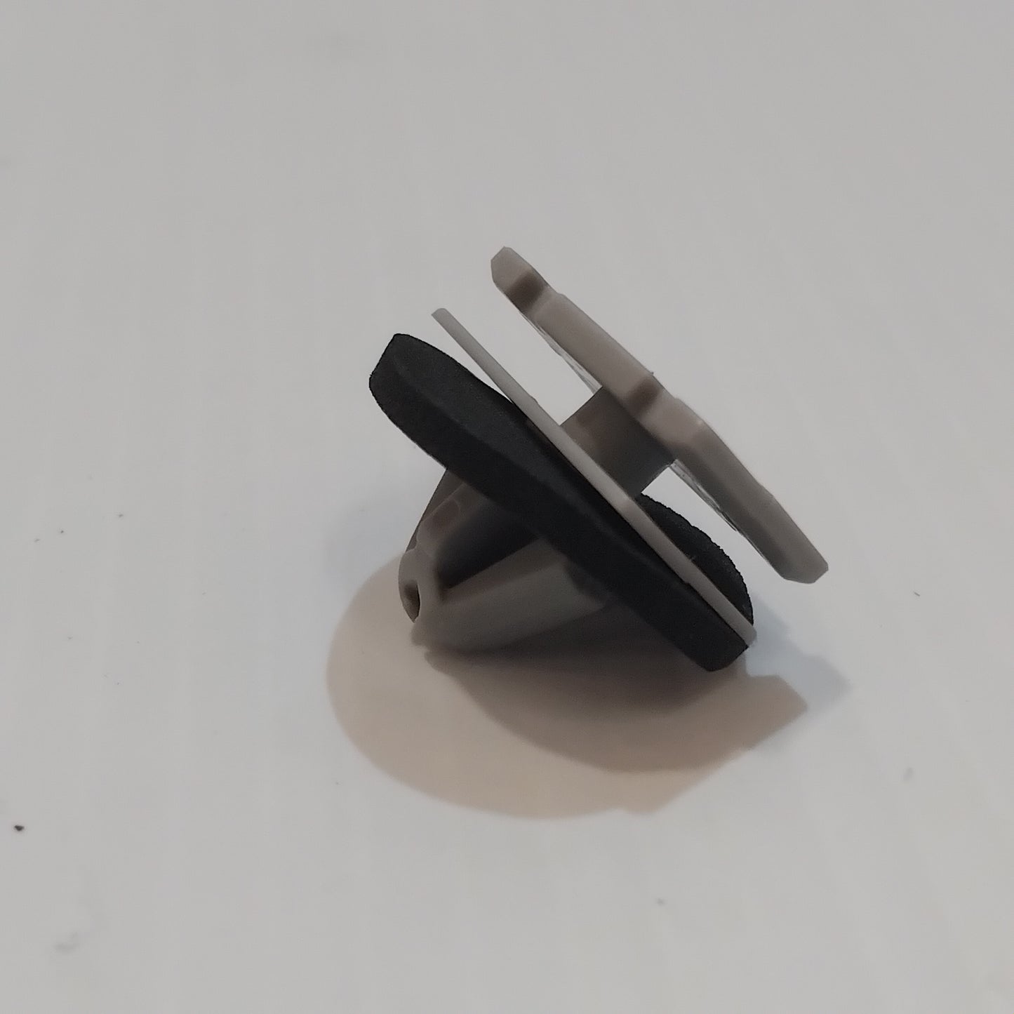 Genuine Body Rocker Moulding Pin - Ford KA 2018-2019 | 2251480