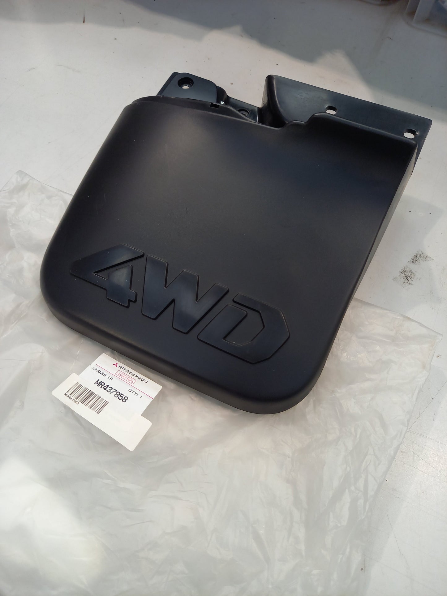 Genuine Mitsubishi Mud Guard,Rr Lh(Black Material | MR437858
