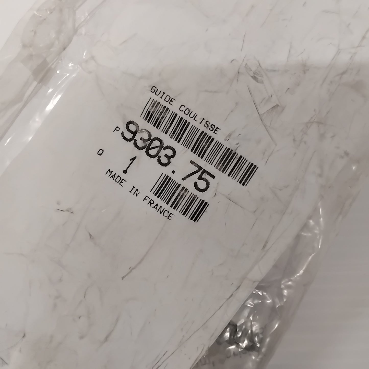 Genuine Front Left Door Window Guide - Citroen Dispatch / Peugeot 806 | 930375