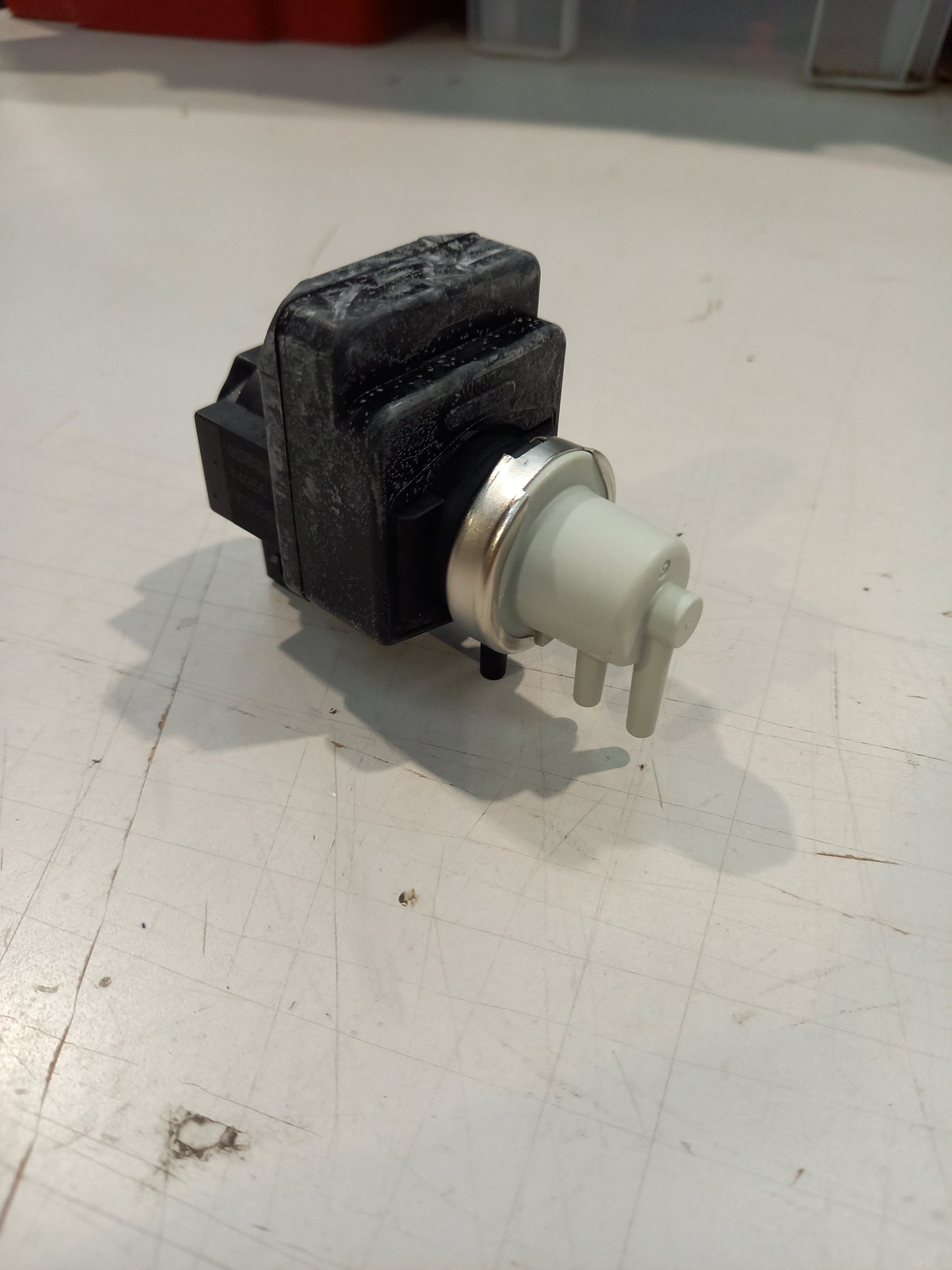 Genuine Nissan Valve Assy-Sole | 14956EB300