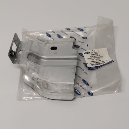 Genuine Front Right Fender Mounting Bracket - Ford Fiesta 2008-2012 | 1565042