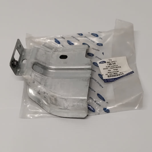Genuine Front Right Fender Mounting Bracket - Ford Fiesta 2008-2012 | 1565042