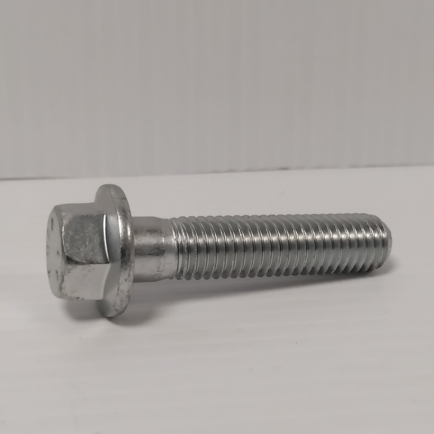 1x Genuine M10 X 45 Gearbox Bolt - Ford KA / Mondeo / Kuga / Fiesta | 5048564