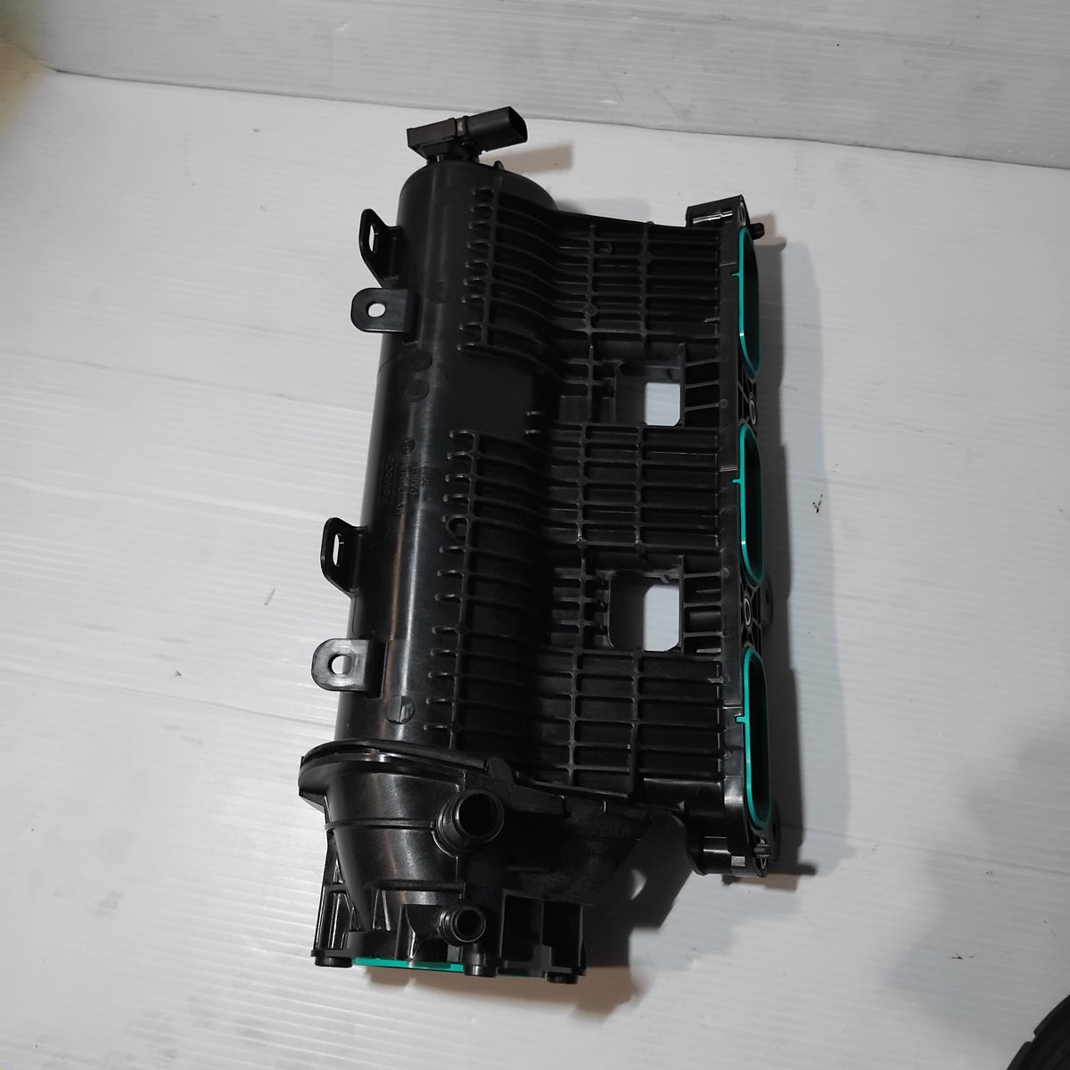 Genuine Ford Manifold Assy - Inlet | 2556710