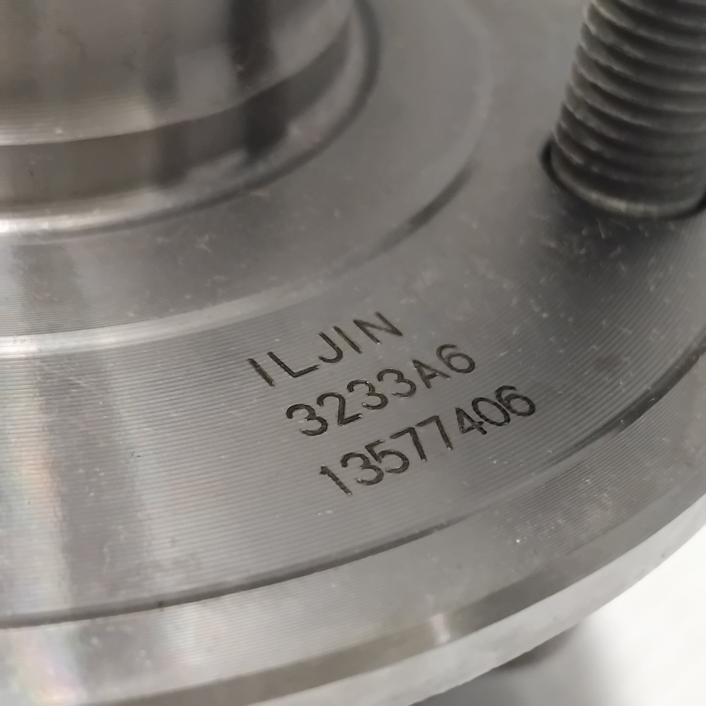 Genuine Vauxhall Hub | 13577406