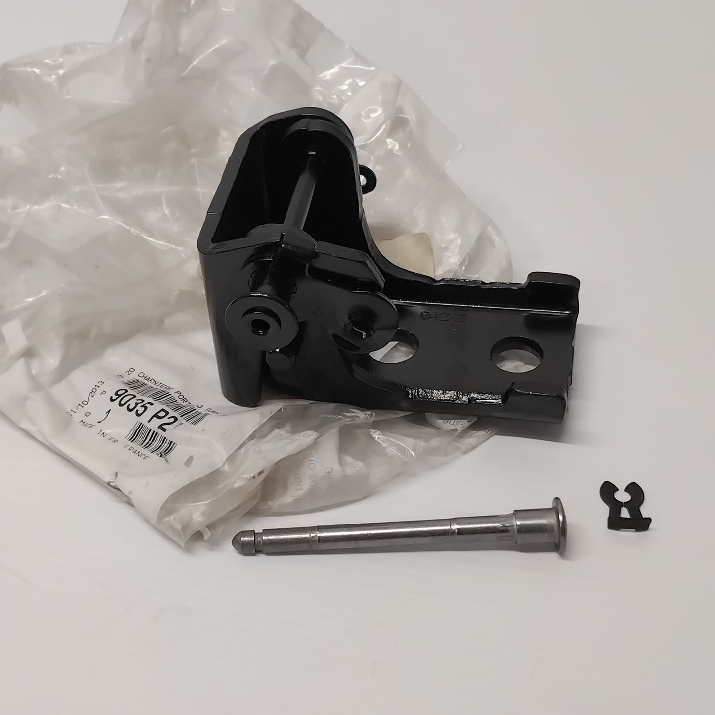 Genuine Right Front Door Hinge - Citroen C3 | 9035P2