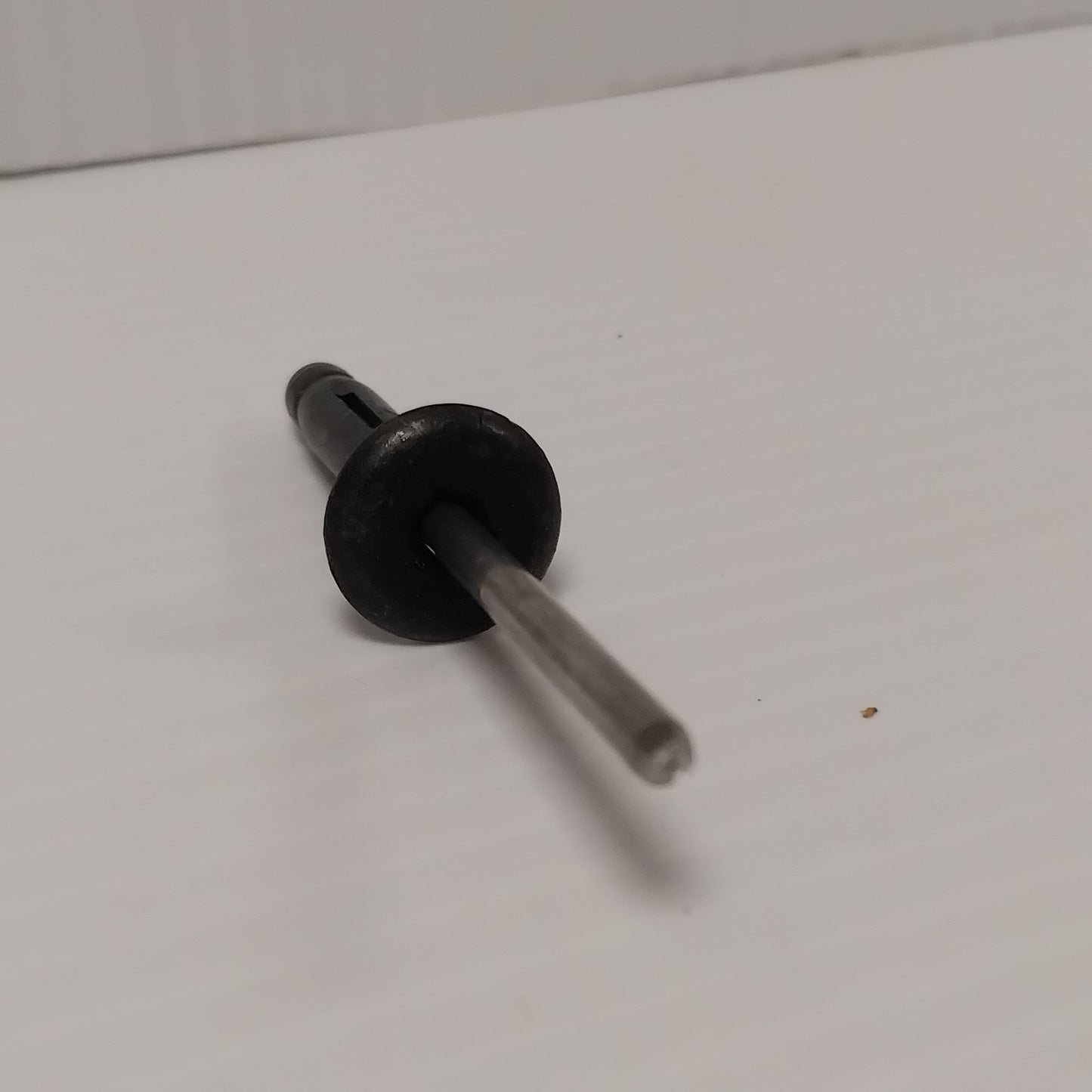 1x Genuine Rear Bumper Extension Rivet - Ford Focus 2003-2008 | 1306864