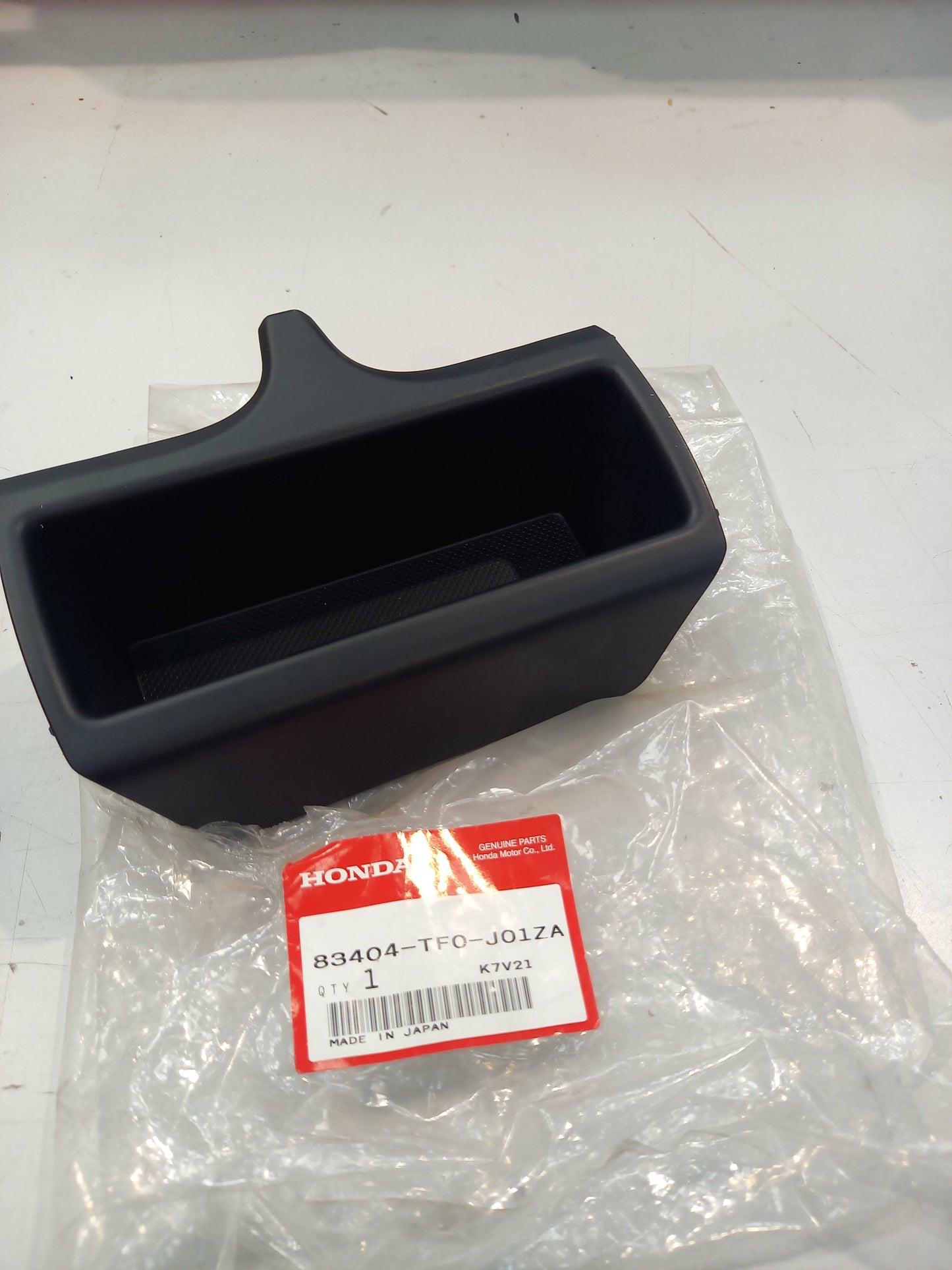 Genuine Honda Separator, Console Box *N | 83404TF0J01ZA